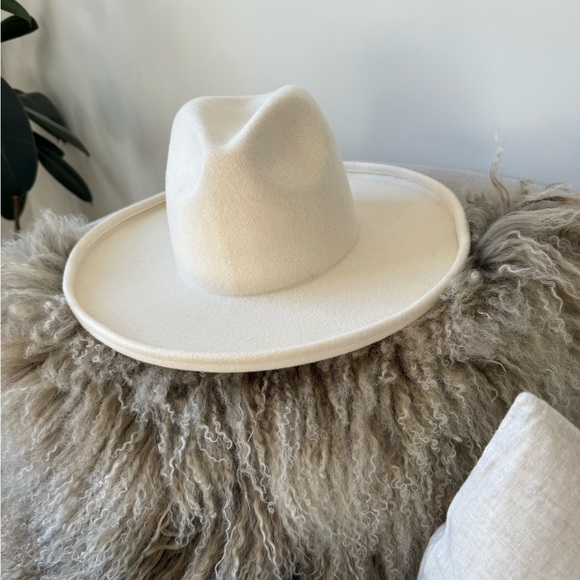 Gigi Pip x Cara Loren Hat Collaboration - Picture 3 of 8